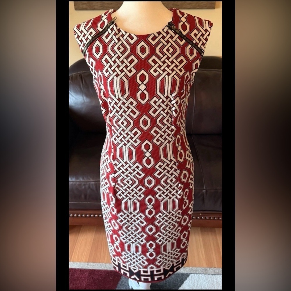 Karin Stevens Red Geometric Sheath Dress Size 6 Sleeveless Zip Detail